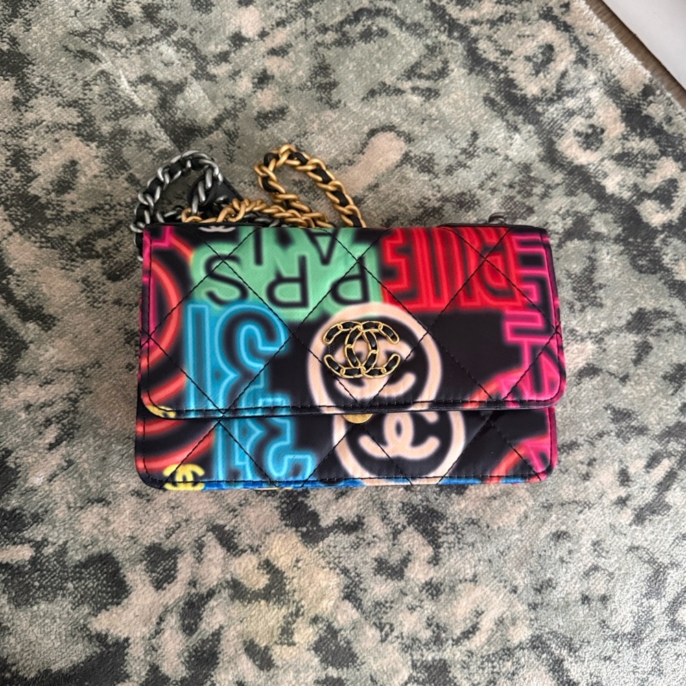 Beautiful new multi color bag with silver and gold chain - Picture 12 of 12